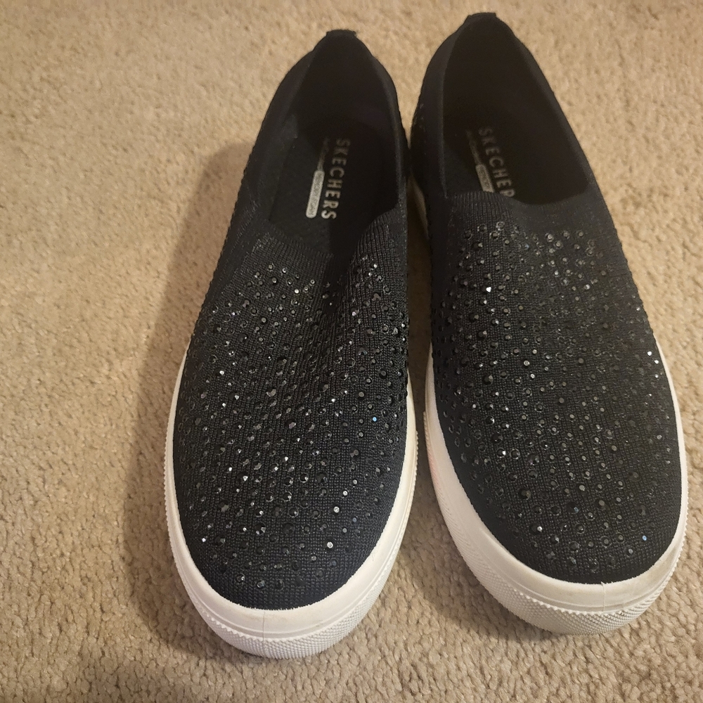 Women's Skechers Sparkle Slip on Sneaker Size 7